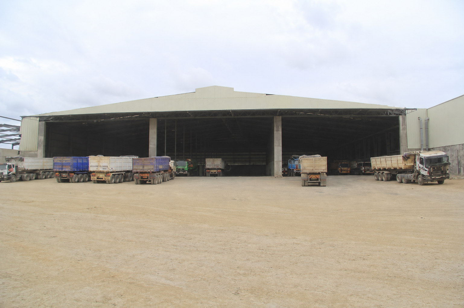 Covered warehouse loading area